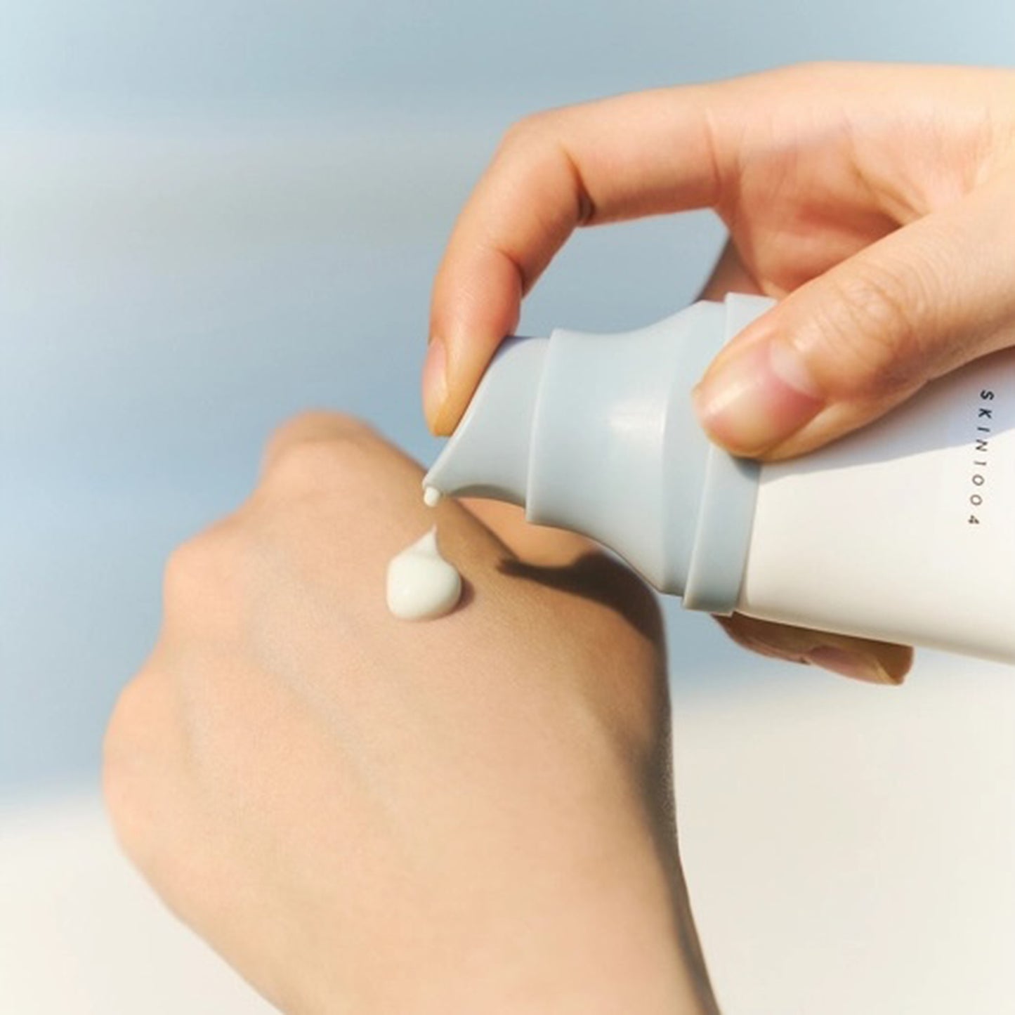 Skin 1004: Madagascar Centella Hyalu-cica Water Fit Sun Serum